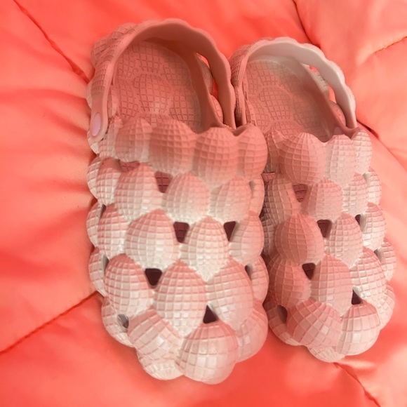 Girls Hollow Out Bubble Vented Clogs - Picture 5 of 6